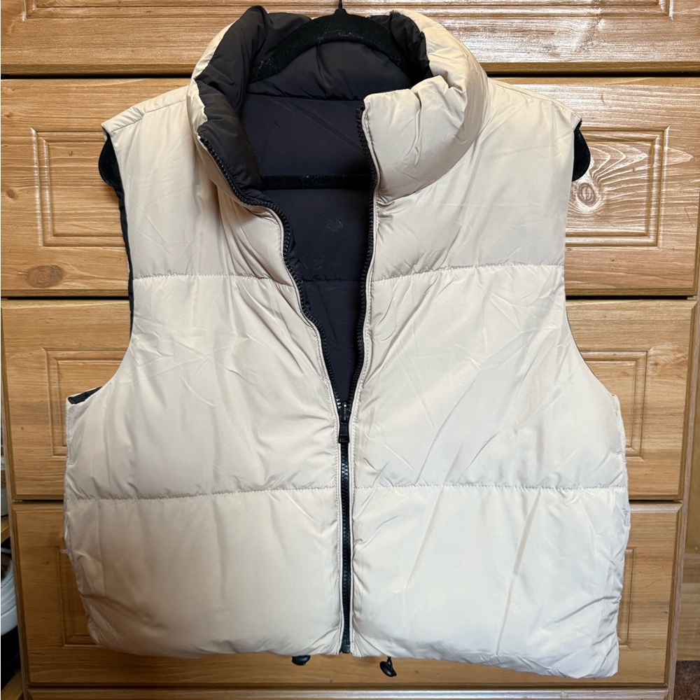 Love Tree Women's Cream and Black Puffer Vest